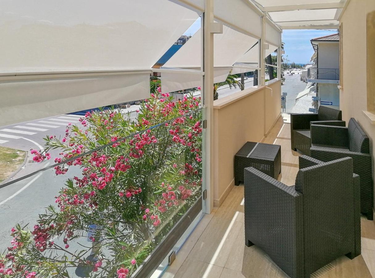 Sea Holidays Apartment 마리아나디피에트라산타 외부 사진